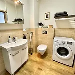 Nowoczesny Apartament: Centralna Warszawa Z Garażem I Wi-fi