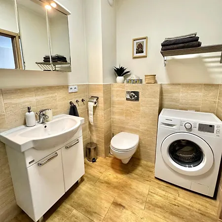 Nowoczesny Apartament: Centralna Warszawa Z Garażem I Wi-fi