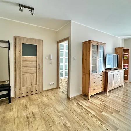 Nowoczesny Apartament: Centralna Warszawa Z Garażem I Wi-fi Zabki